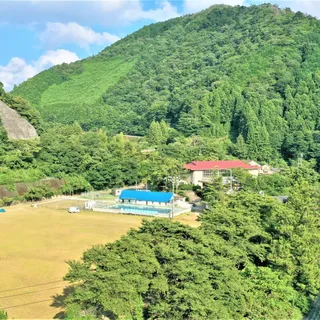 施設全景（キャンプサイト・プールを含む空撮）
