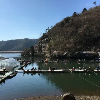 佐仲ダム釣り場の桟橋(ワカサギ・ヘラブナ釣り)