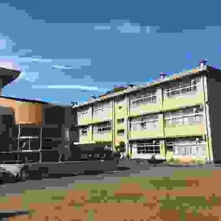晴れた日の施設建物外観